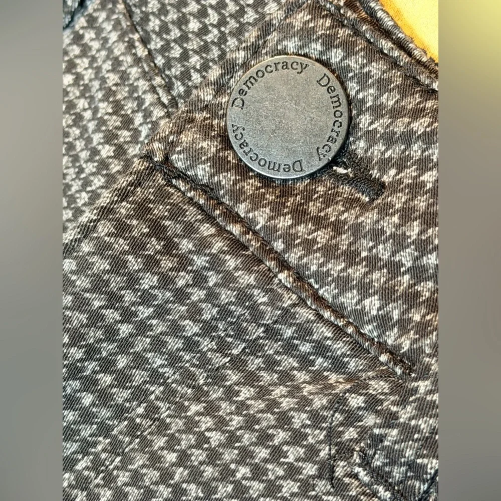 Democracy Black & Gray Houndstooth Micro-Check Slim Pants - Size 6